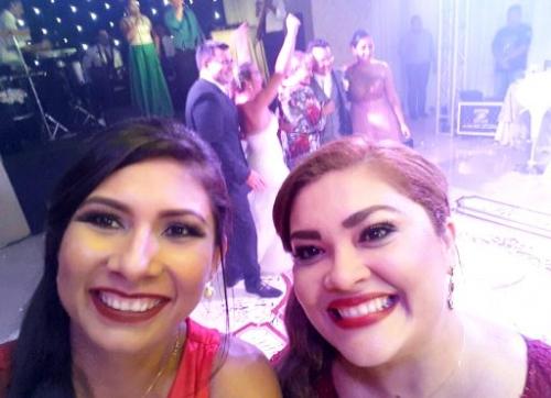 MINHA SELF | Hellen Picanço e a amiga Gina Simas, em festa de casamento MINHA SELF | Hellen Picanço e a amiga Gina Simas, em festa de casamento